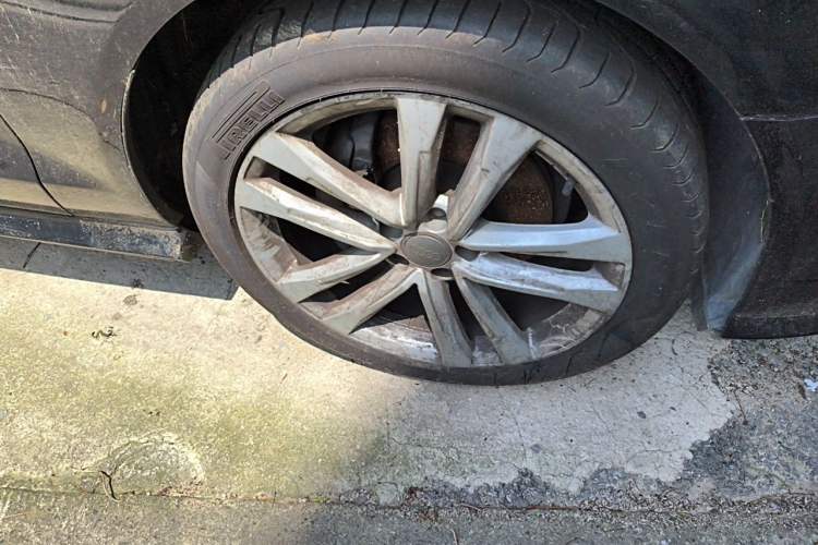 Used Audi A6L 2018 30th Anniversary Edition 35 TFSI Sport Edition Right Front Wheel Hub