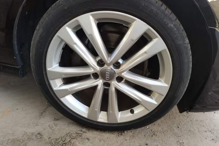 Used Audi A6L 2018 30th Anniversary Edition TFSI Trendy Model Right Front Wheel Hub