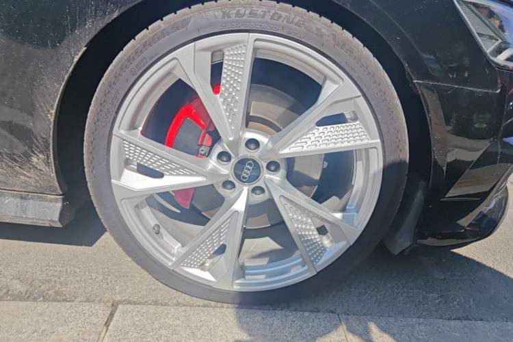 Used Audi A6L 2018 30th Anniversary Edition 45 TFSI quattro Sport model Right Front Wheel Hub