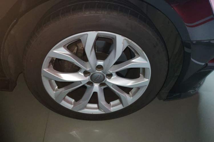 Used Audi A6L 2018 30th Anniversary Edition 35 TFSI Fashion Model Right Front Wheel Hub