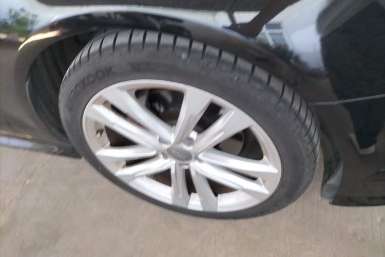 Used Audi A6L 2018 30th Anniversary Edition 35 TFSI Sport Edition Right Front Wheel Hub