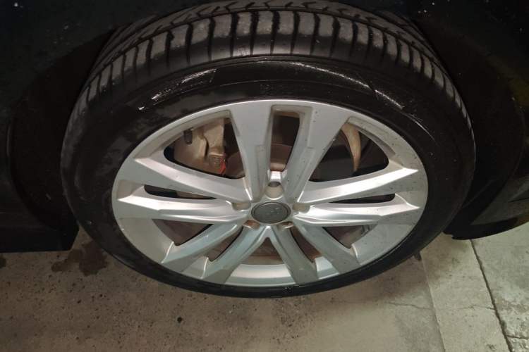 Used Audi A6L 2018 30th Anniversary Edition 35 TFSI Sport Edition Right Front Wheel Hub
