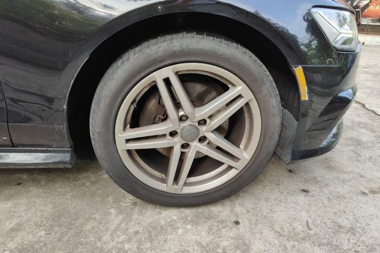 Used Audi A6L 2018 30th Anniversary Edition 35 TFSI Fashion Model Right Front Wheel Hub