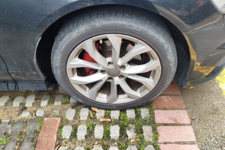 Used Audi A6L 2018 30th Anniversary Edition 35 TFSI Fashion Model Right Front Wheel Hub