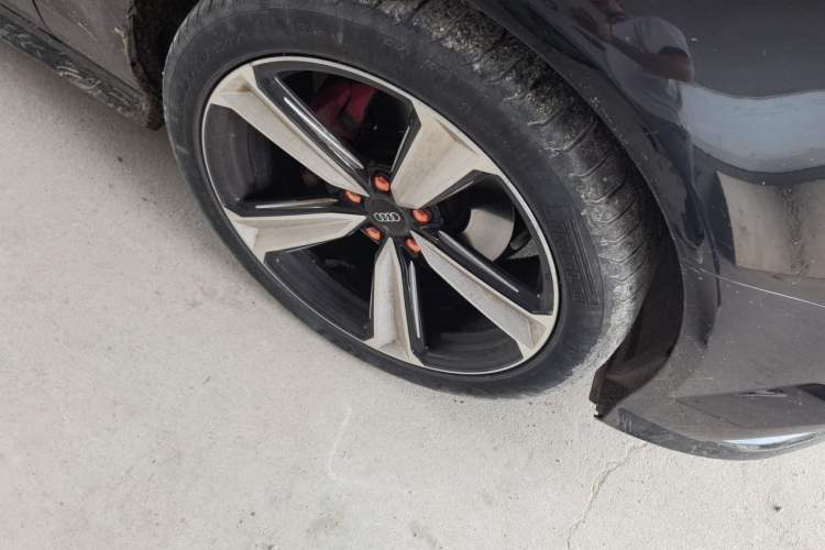 Used Audi A6L 2018 30th Anniversary Edition 35 TFSI Sport Edition Right Front Wheel Hub