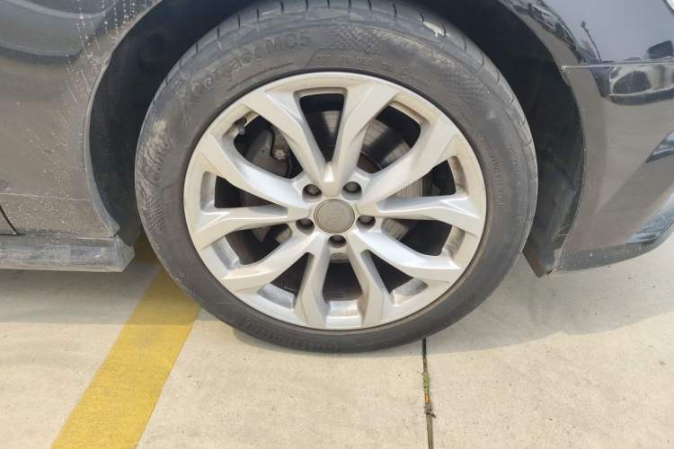Used Audi A6L 2018 30th Anniversary Edition 35 TFSI Fashion Model Right Front Wheel Hub