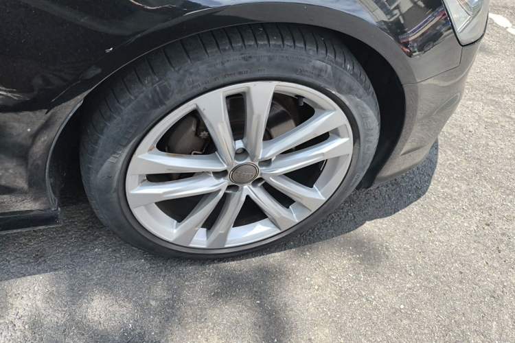 Used Audi A6L 2018 30th Anniversary Edition 35 TFSI Sport Edition Right Front Wheel Hub
