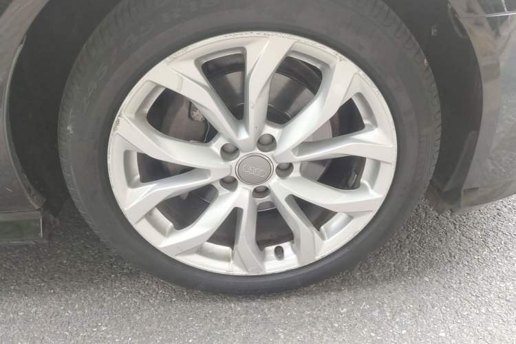 Used Audi A6L 2018 30th Anniversary Edition 35 TFSI Fashion Model Right Front Wheel Hub