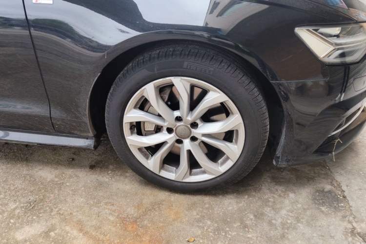 Used Audi A6L 2018 30th Anniversary Edition 35 TFSI Fashion Model Right Front Wheel Hub