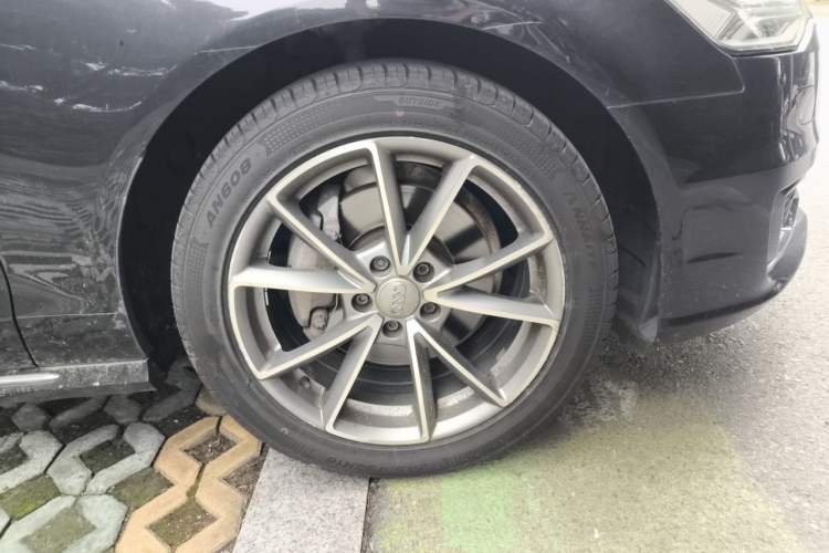 Used Audi A6L 2018 30th Anniversary Edition TFSI Trendy Model Right Front Wheel Hub