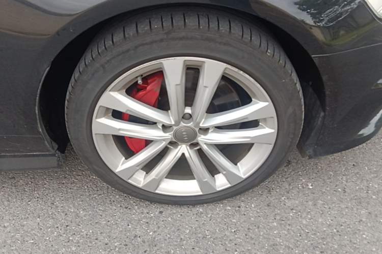 Used Audi A6L 2018 30th Anniversary Edition 45 TFSI quattro Sport model Right Front Wheel Hub