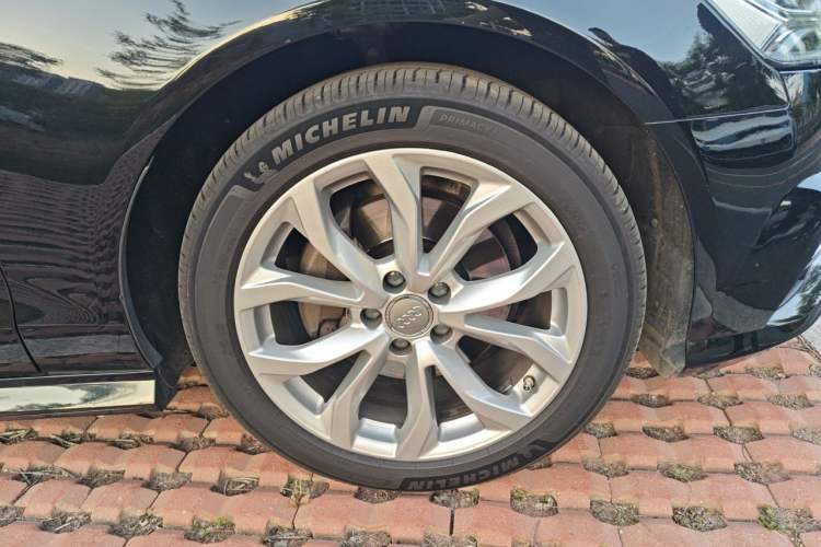 Used Audi A6L 2018 30th Anniversary Edition 35 TFSI Fashion Model Right Front Wheel Hub