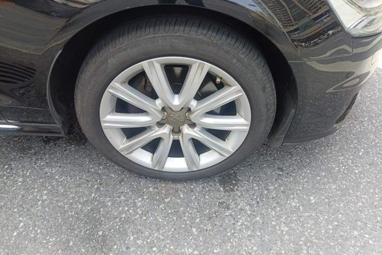 Used Audi A6L 2018 30th Anniversary Edition TFSI Trendy Model Right Front Wheel Hub