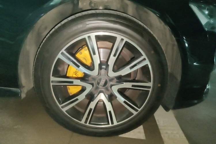 Used Audi A6L 2018 30th Anniversary Edition TFSI Trendy Model Right Front Wheel Hub