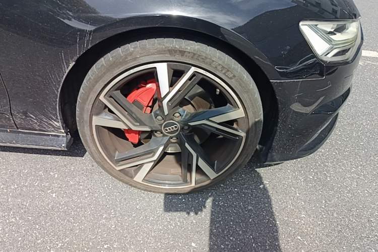 Used Audi A6L 2018 30th Anniversary Edition 45 TFSI quattro Sport model Right Front Wheel Hub