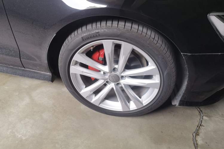 Used Audi A6L 2018 30th Anniversary Edition 35 TFSI Sport Edition Right Front Wheel Hub