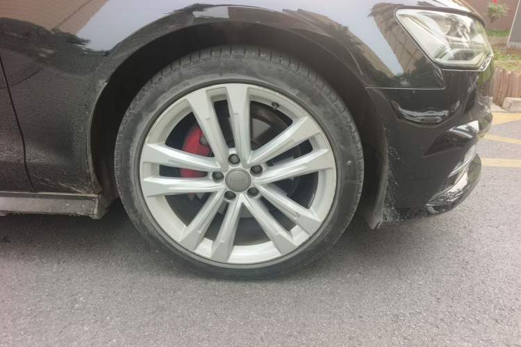 Used Audi A6L 2018 30th Anniversary Edition 35 TFSI Sport Edition Right Front Wheel Hub