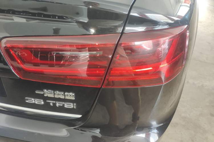 Used Audi A6L 2018 30th Anniversary Edition 35 TFSI Fashion Model Right Rear Taillight
