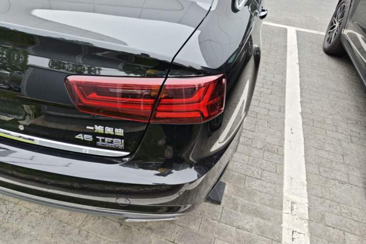 Used Audi A6L 2018 30th Anniversary Edition 45 TFSI quattro Sport model Right Rear Taillight