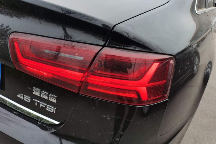 Used Audi A6L 2018 30th Anniversary Edition 35 TFSI Fashion Model Right Rear Taillight