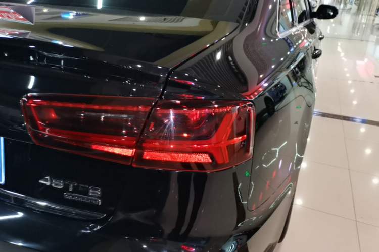Used Audi A6L 2018 30th Anniversary Edition 45 TFSI quattro Sport model Right Rear Taillight