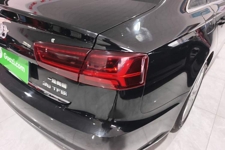 Used Audi A6L 2018 30th Anniversary Edition 35 TFSI Fashion Model Right Rear Taillight