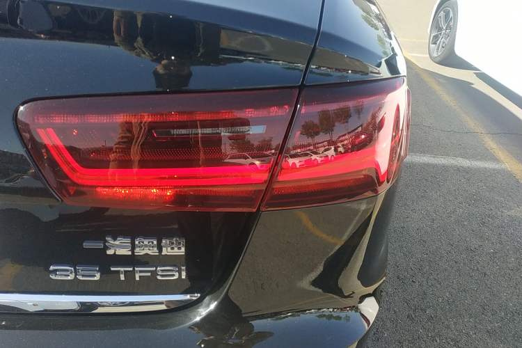 Used Audi A6L 2018 30th Anniversary Edition 35 TFSI Fashion Model Right Rear Taillight