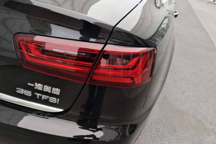 Used Audi A6L 2018 30th Anniversary Edition 35 TFSI Fashion Model Right Rear Taillight