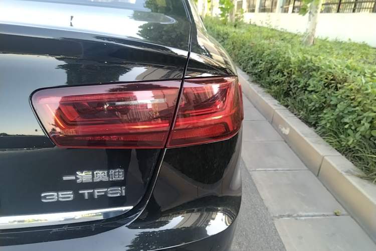 Used Audi A6L 2018 30th Anniversary Edition 35 TFSI Fashion Model Right Rear Taillight