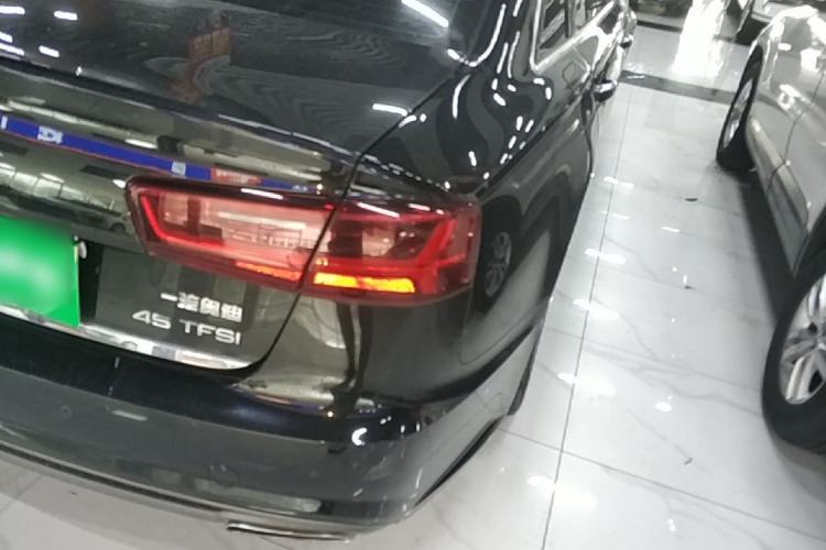 Used Audi A6L 2018 30th Anniversary Edition 35 TFSI Fashion Model Right Rear Taillight