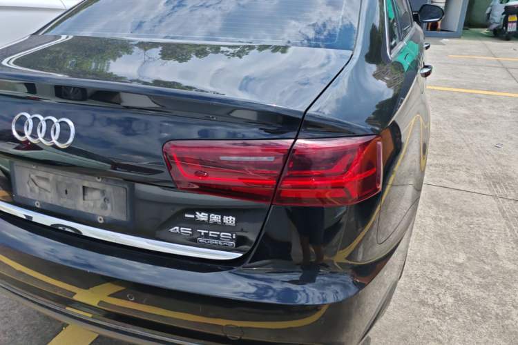 Used Audi A6L 2018 30th Anniversary Edition 45 TFSI quattro Sport model Right Rear Taillight