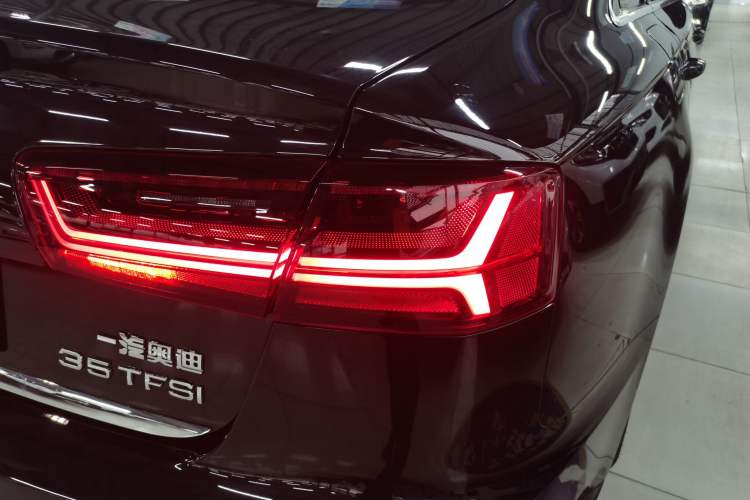 Used Audi A6L 2018 30th Anniversary Edition 35 TFSI Fashion Model Right Rear Taillight