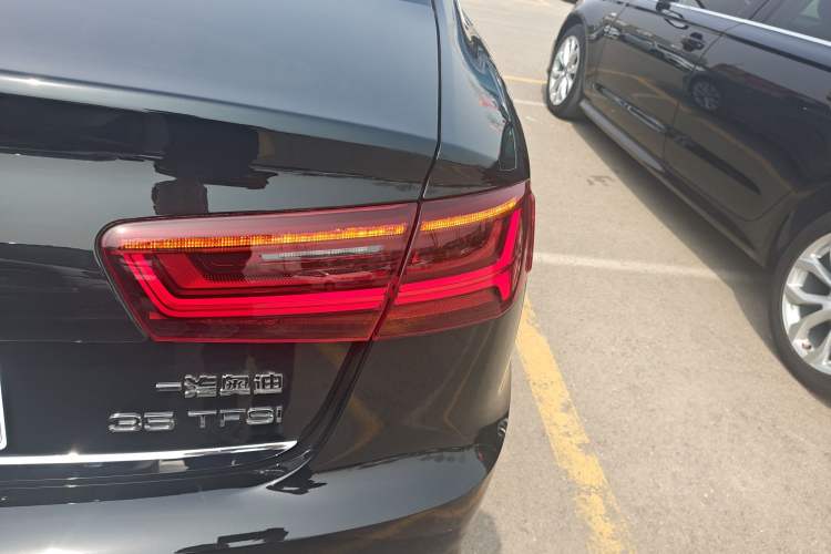 Used Audi A6L 2018 30th Anniversary Edition 35 TFSI Fashion Model Right Rear Taillight