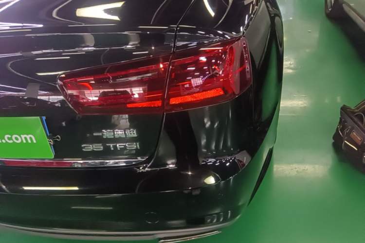 Used Audi A6L 2018 30th Anniversary Edition 35 TFSI Fashion Model Right Rear Taillight