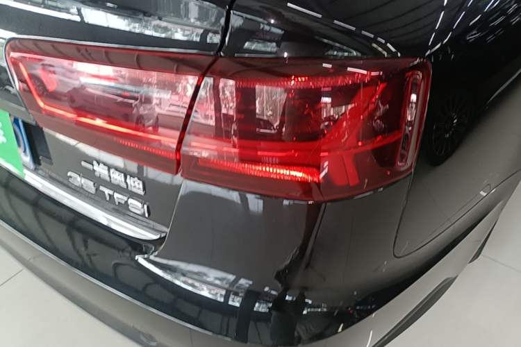 Used Audi A6L 2018 30th Anniversary Edition 35 TFSI Fashion Model Right Rear Taillight