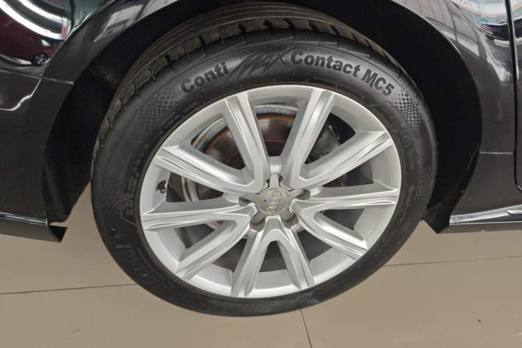 Used Audi A6L 2018 30th Anniversary Edition TFSI Trendy Model Right Rear Wheel Hub