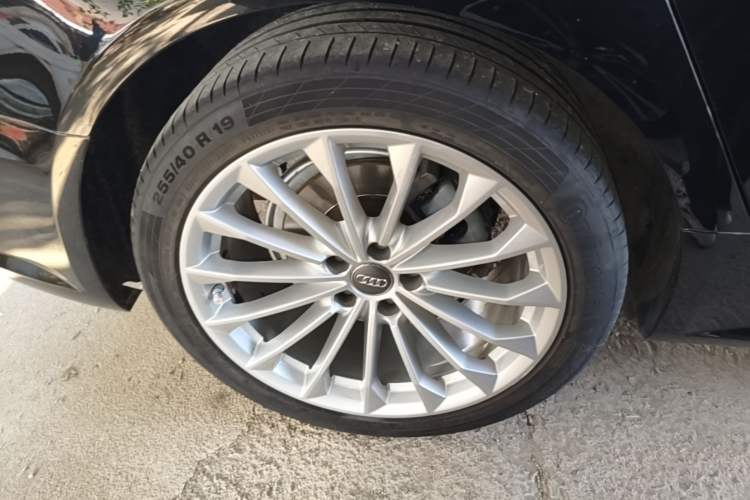 Used Audi A6L 2018 30th Anniversary Edition 30 FSI Style Model Right Rear Wheel Hub