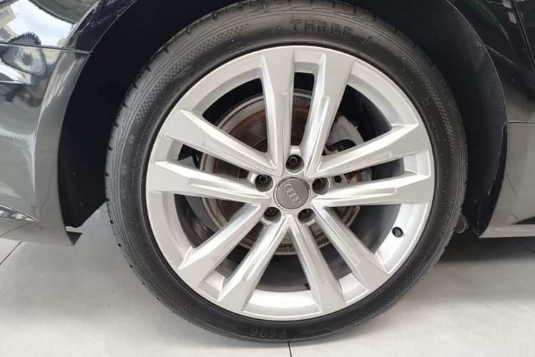 Used Audi A6L 2018 30th Anniversary Edition 35 TFSI Sport Edition Right Rear Wheel Hub
