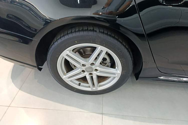 Used Audi A6L 2018 30th Anniversary Edition 30 FSI Style Model Right Rear Wheel Hub