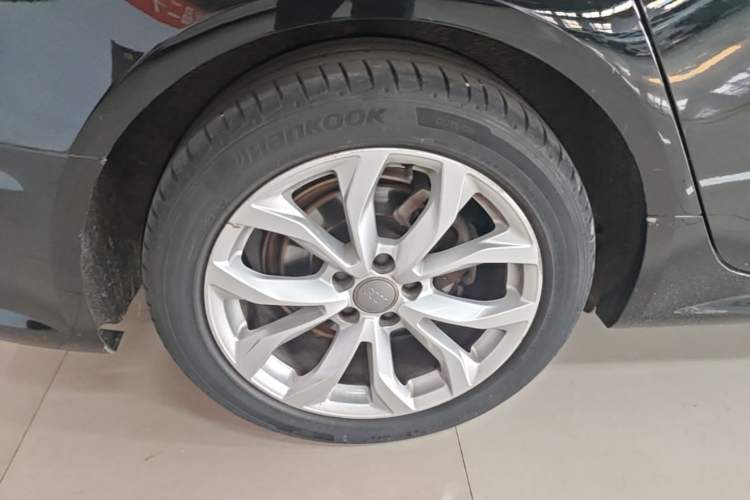 Used Audi A6L 2018 30th Anniversary Edition 35 TFSI Fashion Model Right Rear Wheel Hub
