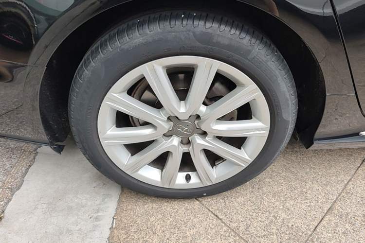 Used Audi A6L 2018 30th Anniversary Edition TFSI Trendy Model Right Rear Wheel Hub