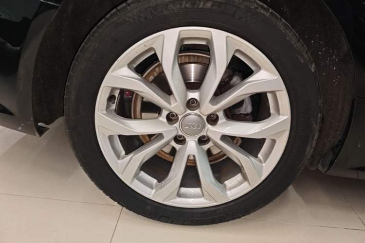 Used Audi A6L 2018 30th Anniversary Edition 35 TFSI Fashion Model Right Rear Wheel Hub