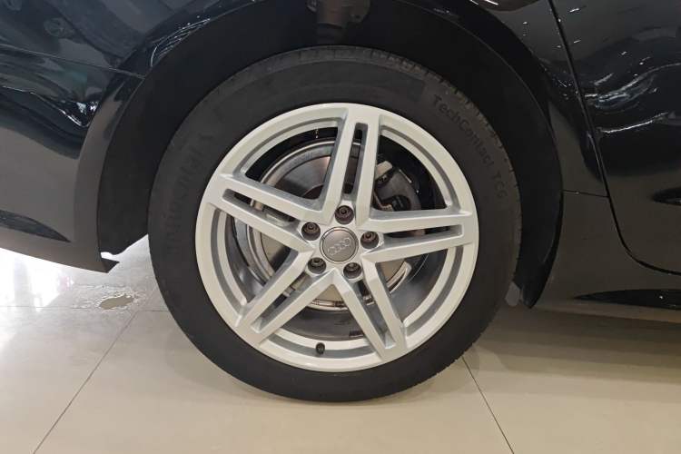 Used Audi A6L 2018 30th Anniversary Edition 30 FSI Style Model Right Rear Wheel Hub