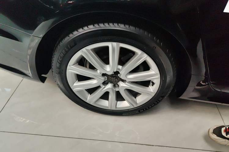 Used Audi A6L 2018 30th Anniversary Edition TFSI Trendy Model Right Rear Wheel Hub