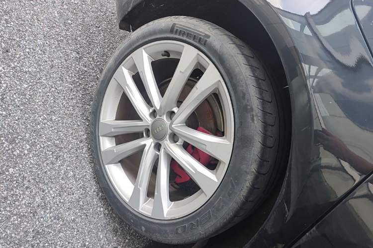 Used Audi A6L 2018 30th Anniversary Edition 35 TFSI Sport Edition Right Rear Wheel Hub