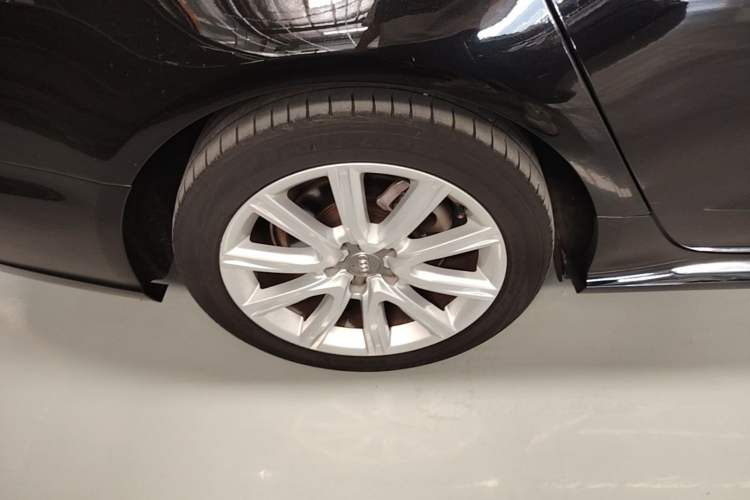 Used Audi A6L 2018 30th Anniversary Edition TFSI Trendy Model Right Rear Wheel Hub