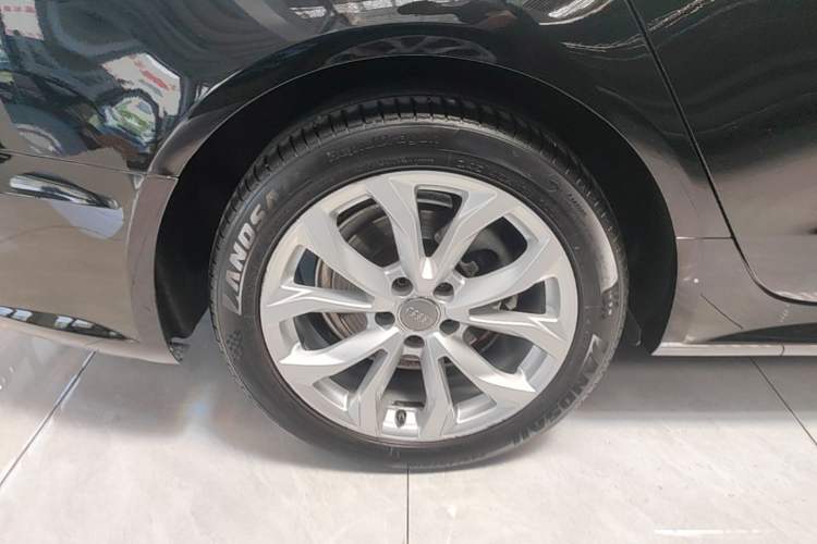 Used Audi A6L 2018 30th Anniversary Edition 35 TFSI Fashion Model Right Rear Wheel Hub