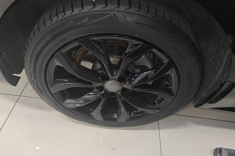 Used Audi A6L 2018 30th Anniversary Edition 35 TFSI Fashion Model Right Rear Wheel Hub