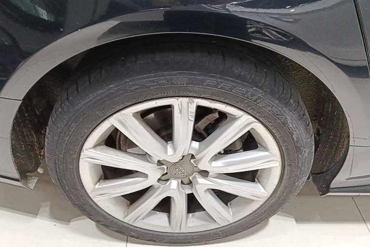 Used Audi A6L 2018 30th Anniversary Edition TFSI Trendy Model Right Rear Wheel Hub