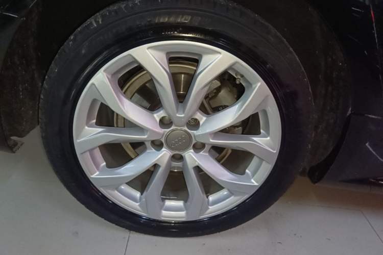Used Audi A6L 2018 30th Anniversary Edition 35 TFSI Fashion Model Right Rear Wheel Hub